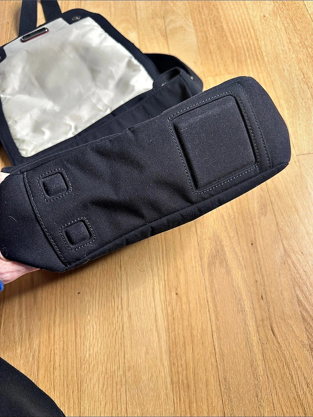TUMI T-Tech Messenger Bag Black Crossbody Bag - Picture 7 of 9